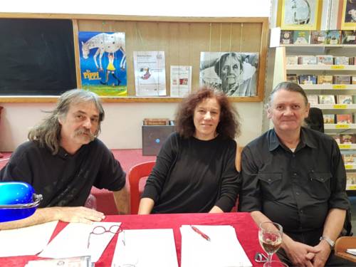 Das Autorenehepaar Wolfram Hänel und Ulrike Gerold und Musiker Arndt Schulz.