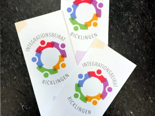 Drei Flyer des Integrationsbeirates Ricklingen.