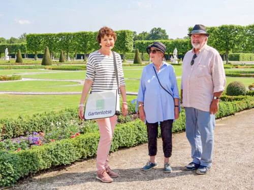 Drei Personen im Gro&szlig;en Garten