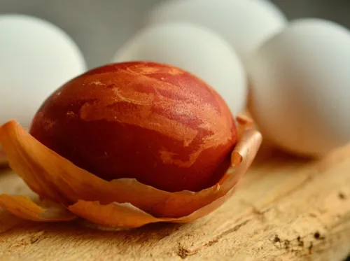 Zum Beispiel: Eier färben mit Zwiebelschalen