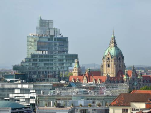 Blick auf das Neue Rathaus und die NordLB