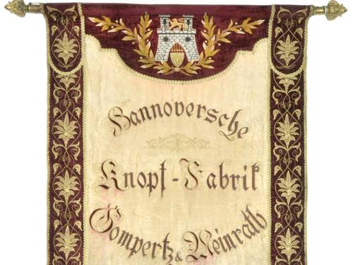Fahne der Hannoverschen Knopffabrik Gompertz & Meinrath, Ausschnitt
