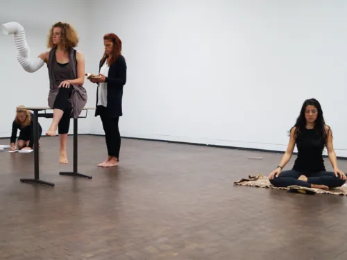 Fünf KünstlerInnen des Aktions-Labors PAErsche nahmen den KUBUS mit einer zweitägigen Langzeit-Performance in Besitz.