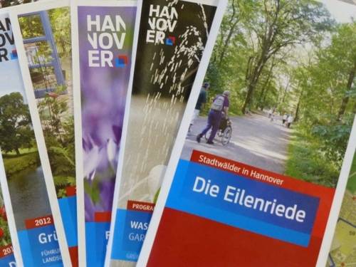 Mehrere Broschüren der Landeshauptstadt Hannover