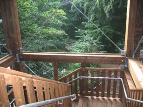 Bllick auf die Treppe des Waldhochhauses