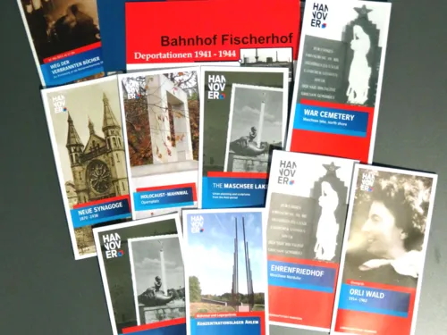 Auswahl von Flyern der Städtischen Erinnerungskultur