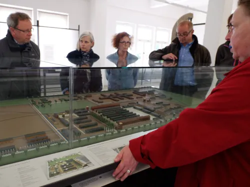 Erklärungen für die AG KZ Stöcken am Modell des KZ Neuengamme