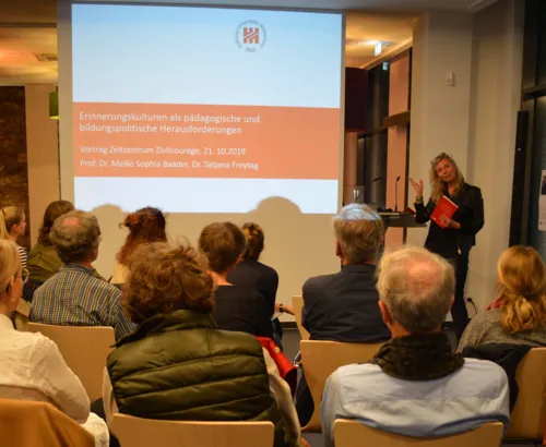 Meike Baader bei ihrem Vortrag am 21.10.2019 im ZeitZentrum Zivilcourage