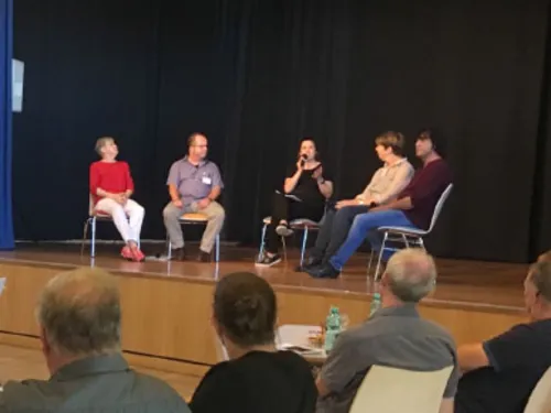 Gespräch und Diskussion über das Thema "Kulturelle Teilhabe im Alter" mit vier Expert*innen