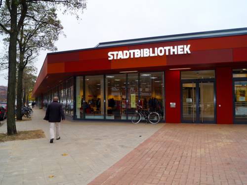 Der Eingang der Oststadtbibliothek