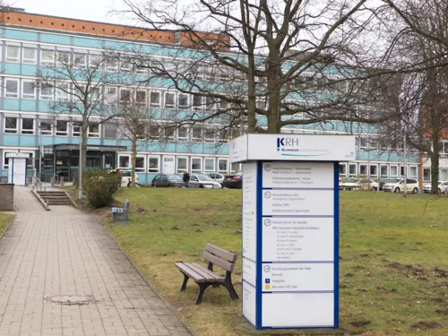 Blick auf den Eingangsbereich des ehemaligen Oststadtkrankenhauses