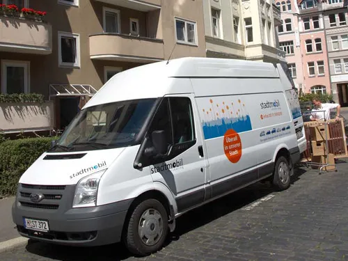 Ein Umzugswagen von stadtmobil