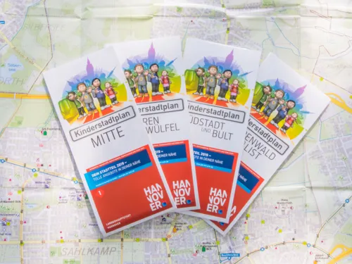 Ein zum Teil aufgeklappter Stadtplan speziell für Kinder