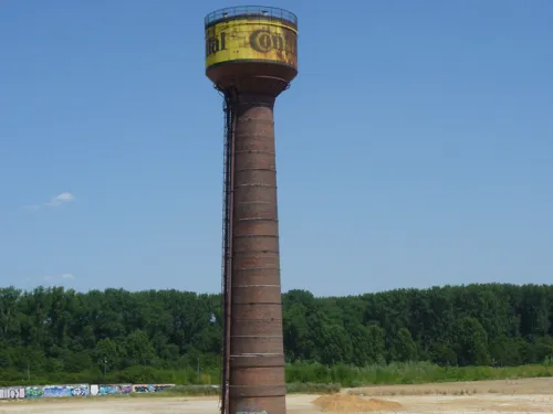 Der alte Continental-Turm auf dem ehemaligen Fabrikgelände