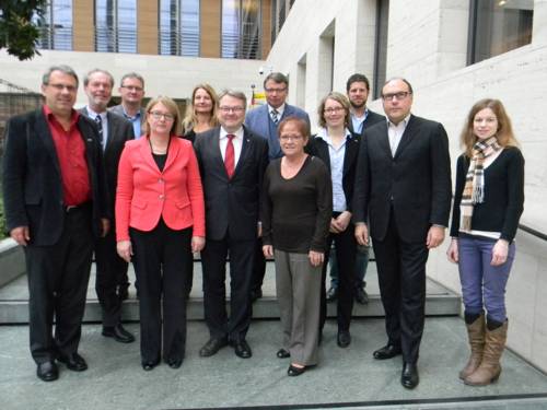 Gruppenfoto mit Botschafterin Antje Leendertse, Bürgermeister Thomas Hermann und der Mayors for Peace-Delegation im Auswärtigen Amt