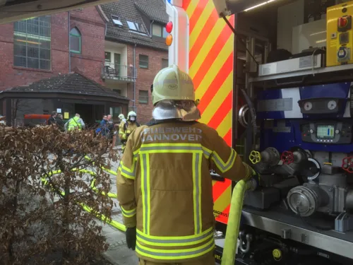Maschinist im Einsatz bei Zimmerbrand im Pflegeheim