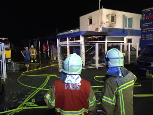 Brand in einem Autoverwertungsbetrieb