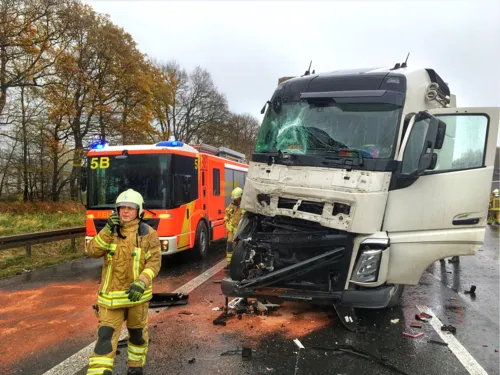 Zwei verletzte Personen und hoher Sachschaden bei LKW-Unfall auf der BAB 2.