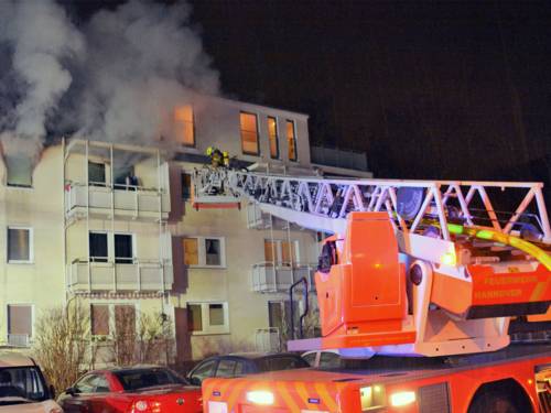 Bei einem Wohnungsbrand am frühen Samstagmorgen in Hannover-Döhren starb eine Frau. 