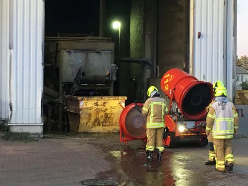Brand in einem Entsorgungsbetrieb 