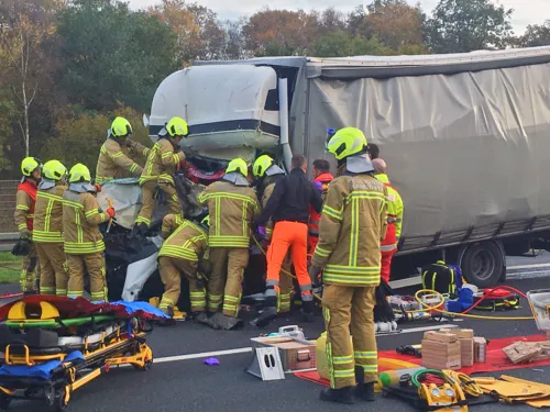 Schwerer Verkehrsunfall auf der Autobahn 2