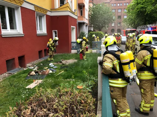 Brennende Gegenstände aus einem Keller