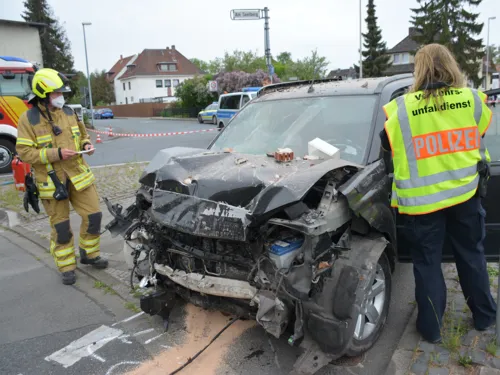 Ein demoliertes Auto