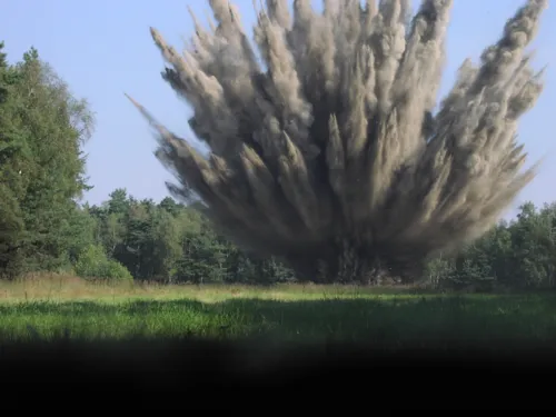 Explosion einer Zehn-Zentner-Bombe.