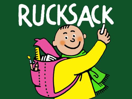 Zeichnung eines Kindes mit Rucksack vor einer Schultafel