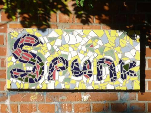 Das Schild "Spunk" an einem Kinderhaus