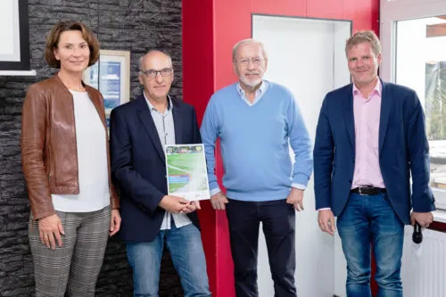 Urkundenübergabe an den TG Hannover e.V. durch die Regionsrätin Christine Karasch