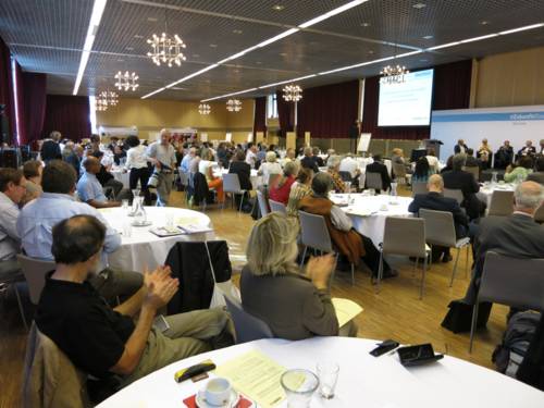 Teilnehmerinnen und Teilnehmer an der Bundeskonferenz der Kommunen und Initiativen im Hannover Congress Centrum