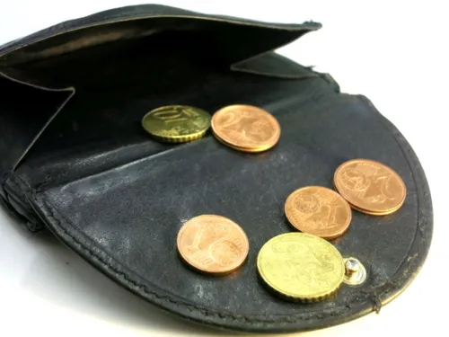 Geldbörse mit einigen Cent-Stücken