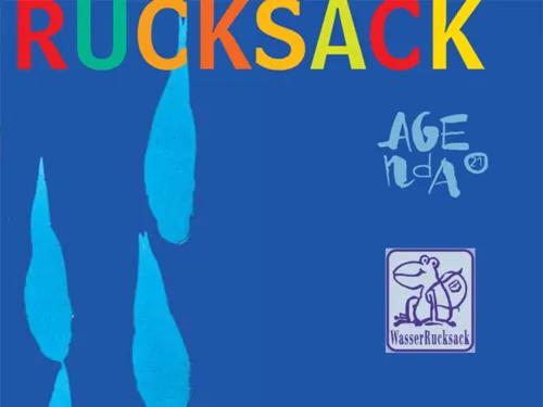 Das Wort Rucksack in bunten Buchstaben auf blauem Grund