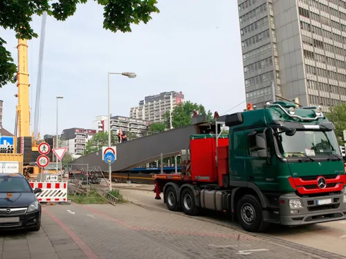 Brückenbaustelle in der Stadt