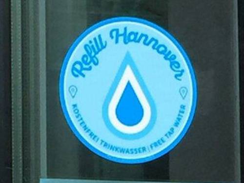 Runder Aufkleber mit der Aufschrift "Refill Hannover"