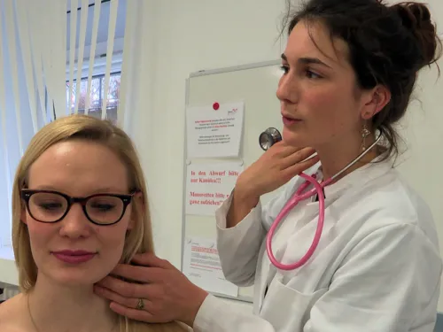 &Auml;rztin mit Patientin
