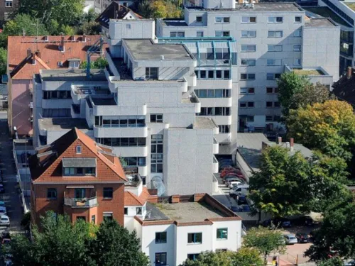 Gebäudekomplex, der aus der Luft aufgenommen wurde.