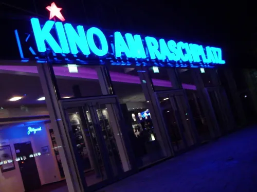 Kino von außen. 