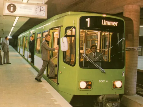 Stadtbahn in Tunnelstation