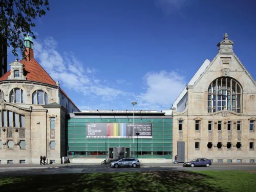 Die Kestner Gesellschaft von der gegenüberliegenden Straßenseite an der Goseriede aus gesehen.