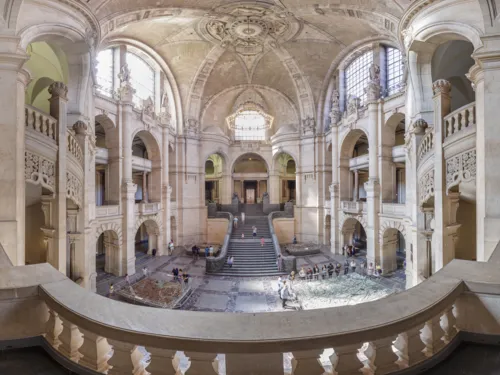 Halle in einem historischen Gebäude