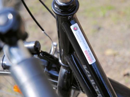 Fahrradrahmen mit der Aufschrift "Polizeidirektion Hannover registriert!