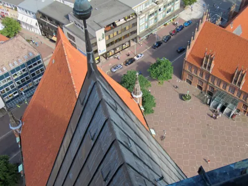 Blick von oben auf einen Hof