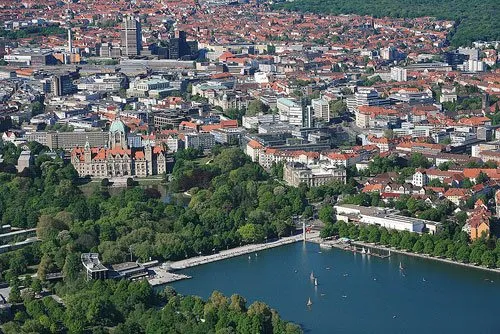 Luftaufnahme Maschsee mit Innenstadt