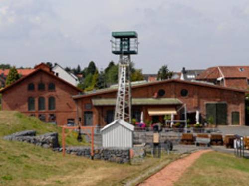 Förderturm und alte Industrieanlage der Zeche Barsinghausen