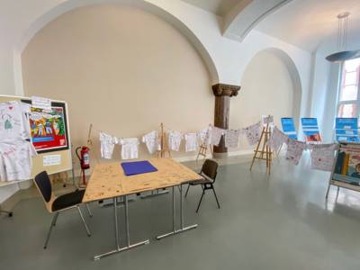 Die Kreativstation in der Ausstellung „Hannover ist stärker als Gewalt – für sichere Familien in unserer Stadt“
