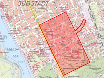 Kartenausschnitt mit einem rot markierten Rechteck über einer Fläche.