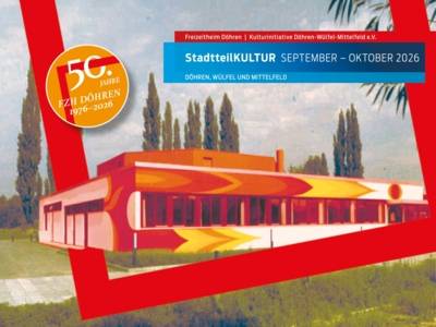 Auf dem Bild sieht man das Freizeitheim, wie es kurz nach der Eröffnung 1976 ausgesehen hat. Die Fassade hat gelbe und orangefarbene Elemente.
Im Schriftfeld steht: Stadtteilkultur September- Oktober 2026.