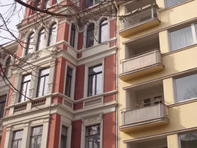 Eine H&auml;userfassade in Hannover